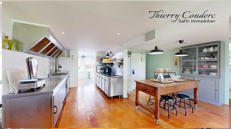 Maison - 319 m² - 12 pièces