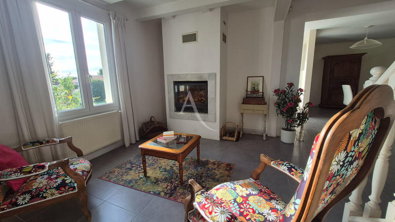 Maison - 247 m² - 8 pièces