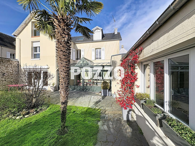 Maison - 190 m² - 8 pièces