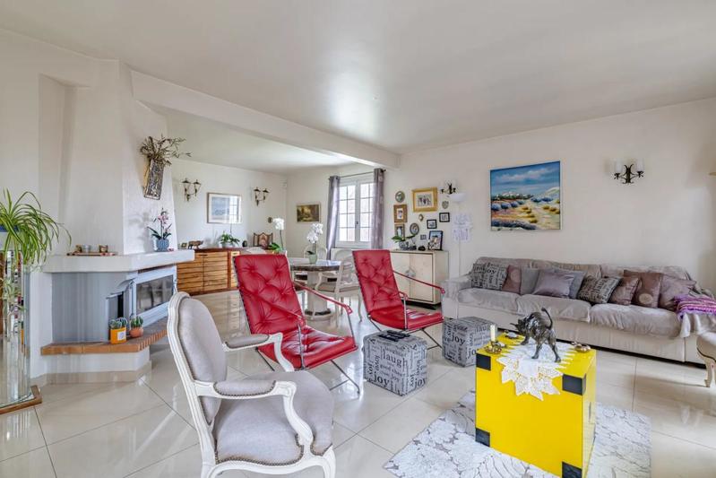 Maison - 220 m² - 7 pièces