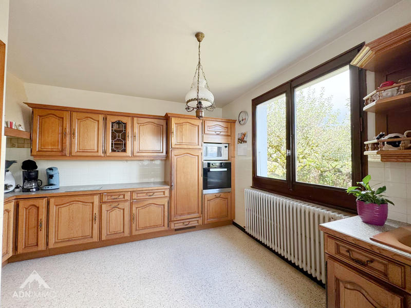 Maison - 210 m² - 7 pièces