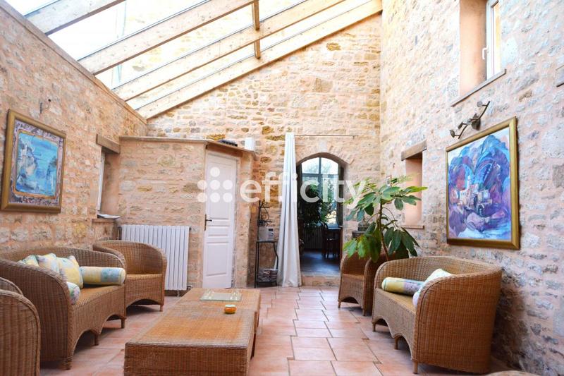 Maison - 250 m² - 8 pièces