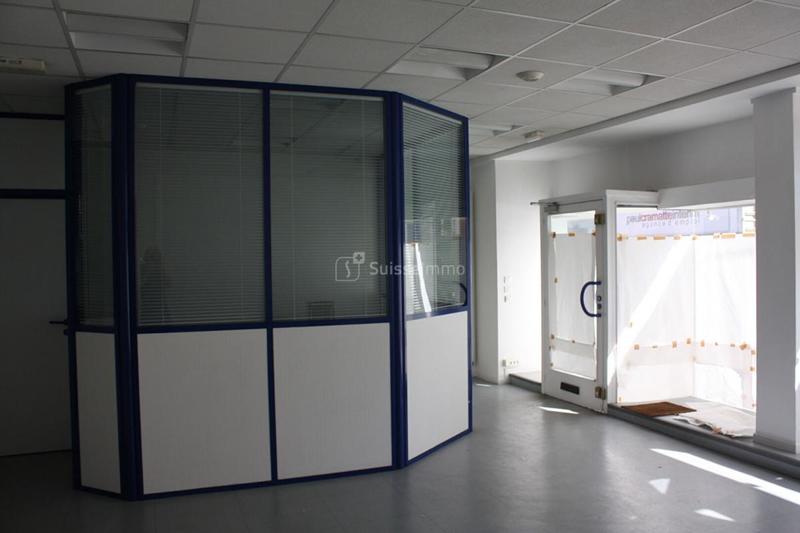 Local commercial - 73 m² - 4 pièces