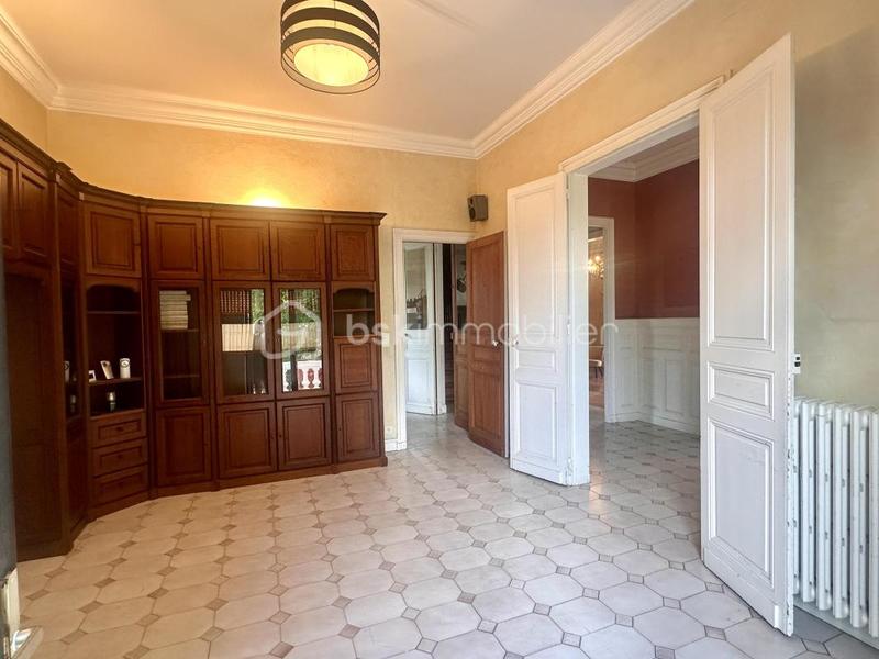 Demeure - 298 m² - 12 pièces