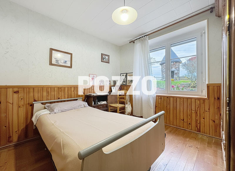 Maison - 180 m² - 9 pièces