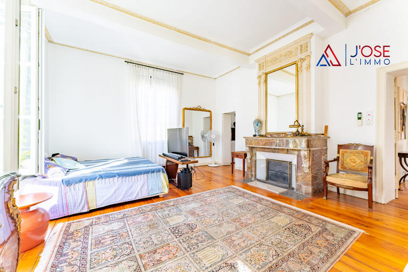 Maison - 328 m² - 11 pièces