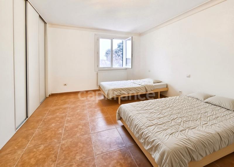 Maison - 272 m² - 10 pièces