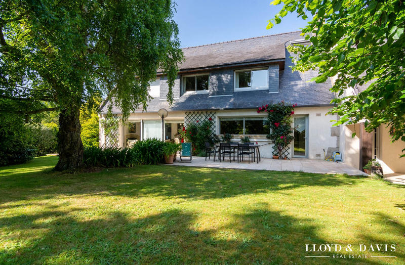 Maison - 213 m² - 7 pièces