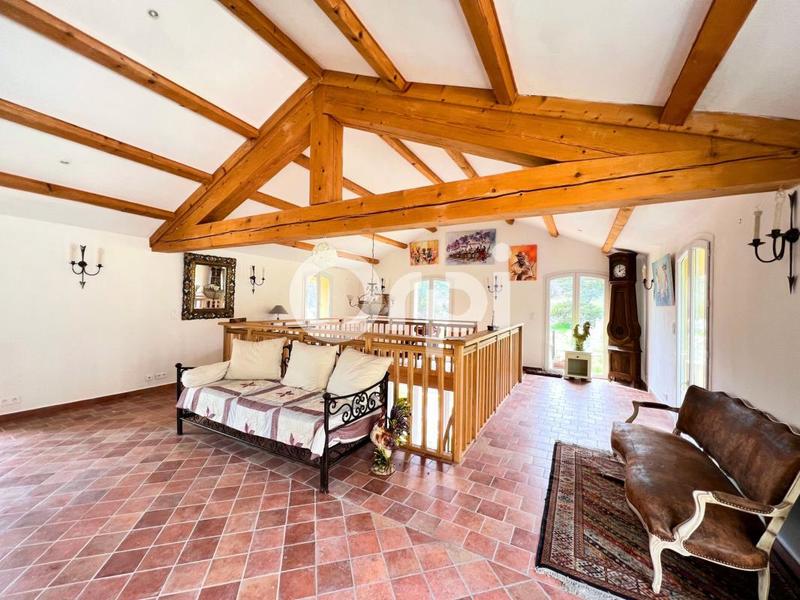 Demeure - 523 m² - 9 pièces