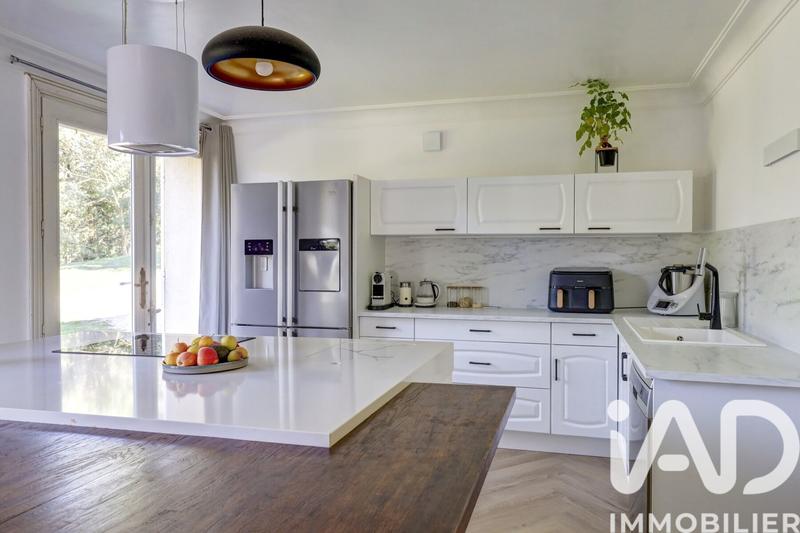 Maison - 369 m² - 11 pièces