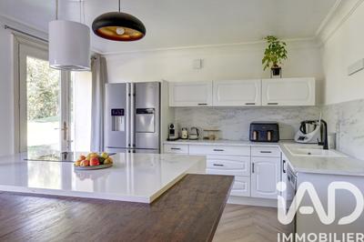 Maison - 369 m² - 11 pièces