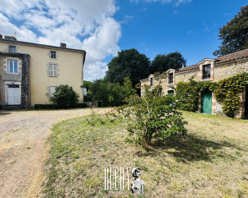 Maison - 482 m² - 11 pièces