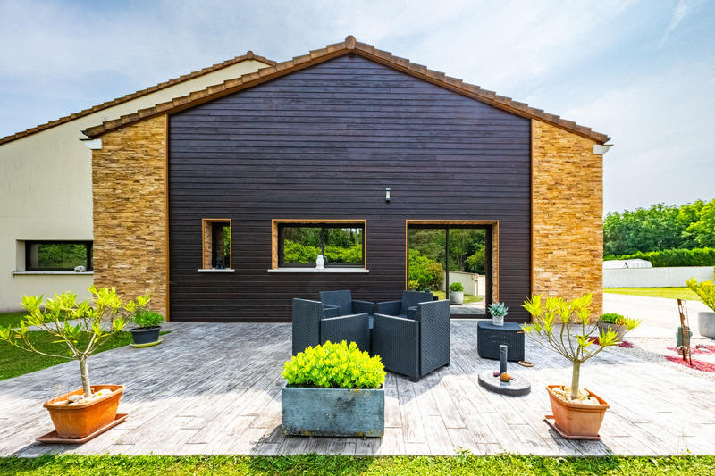 Maison - 230 m² - 8 pièces