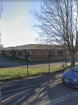 Local d'activités - 100 m²