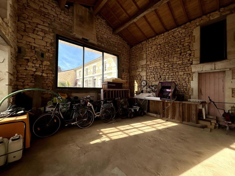 Maison - 240 m² - 8 pièces