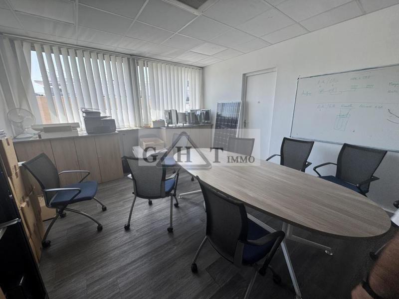 Bureau - 235 m²