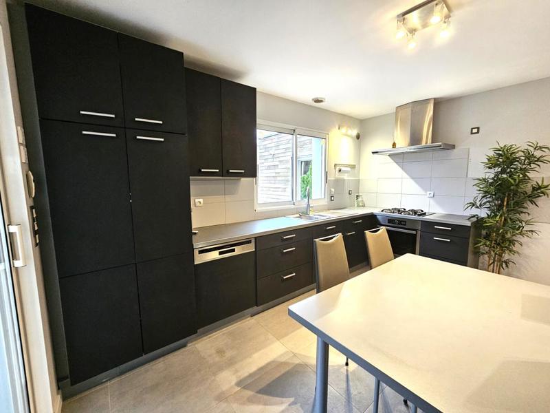 Maison - 180 m² - 10 pièces