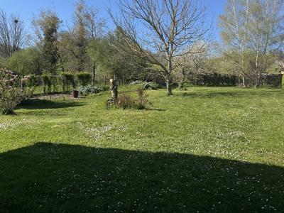 Terrain constructible - 1 600 m²