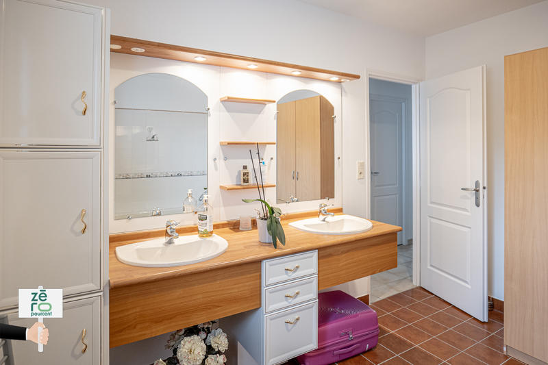 Maison - 233 m² - 7 pièces