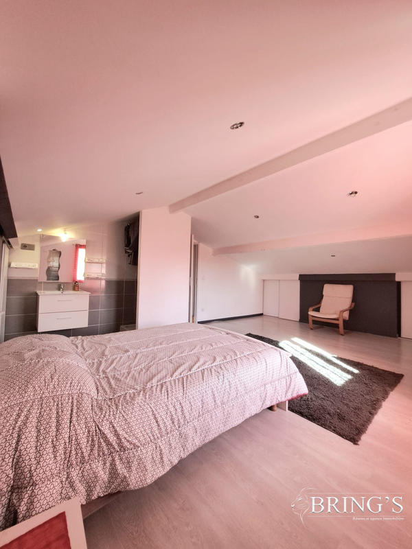 Villa - 166 m² - 8 pièces