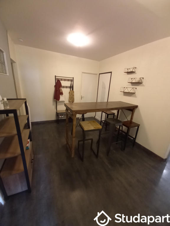 Chambre - 9 m² - 1 pièce