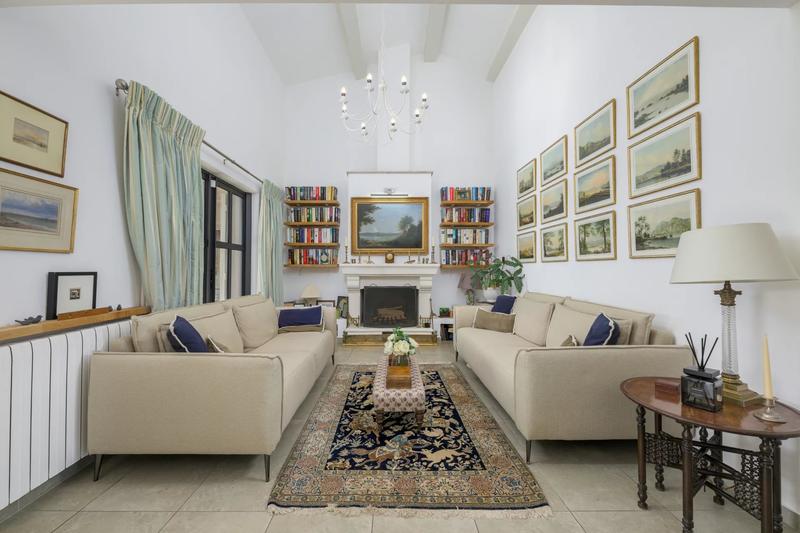 Maison - 228 m² - 8 pièces