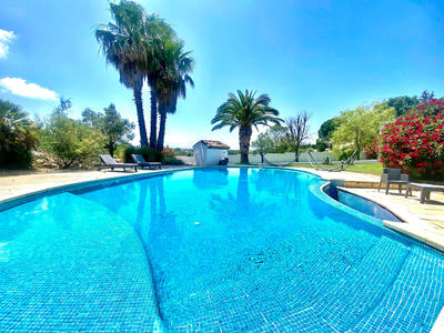 Maison - 334 m² - 8 pièces