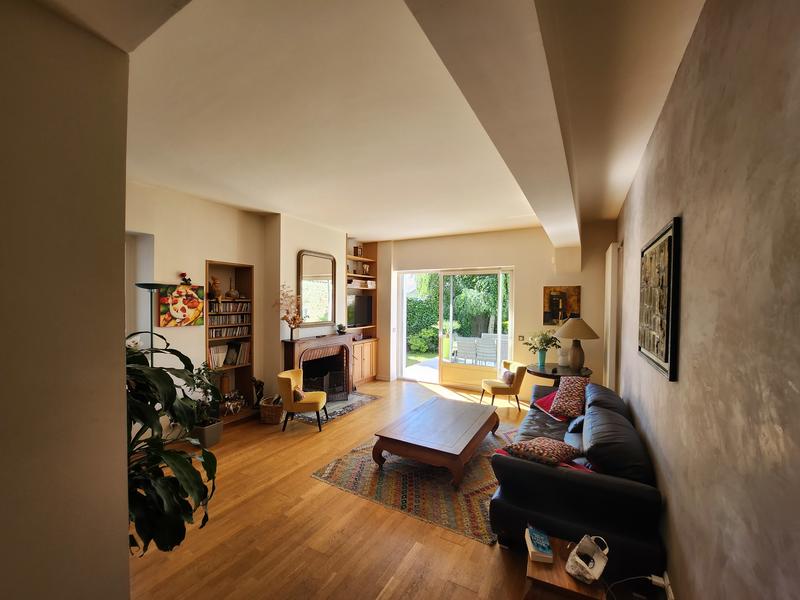 Maison - 218 m² - 9 pièces