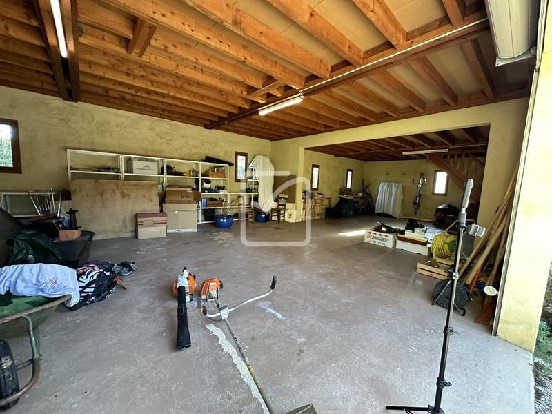 Maison - 250 m² - 11 pièces