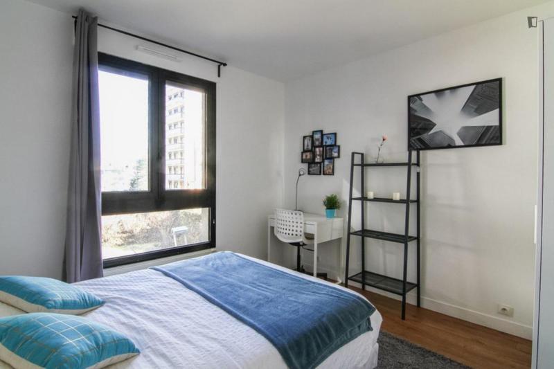 Chambre - 11 m² - 5 pièces