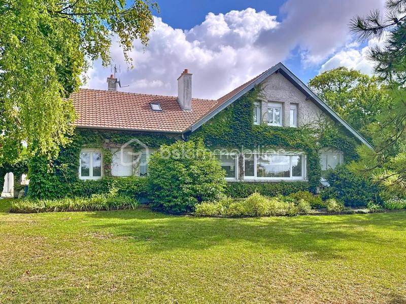 Pavillon - 210 m² - 8 pièces