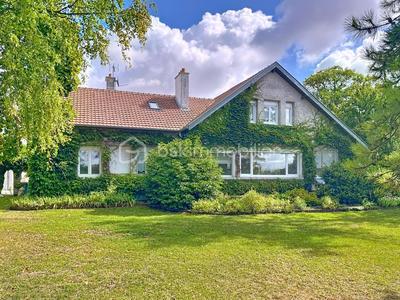 Pavillon - 210 m² - 8 pièces