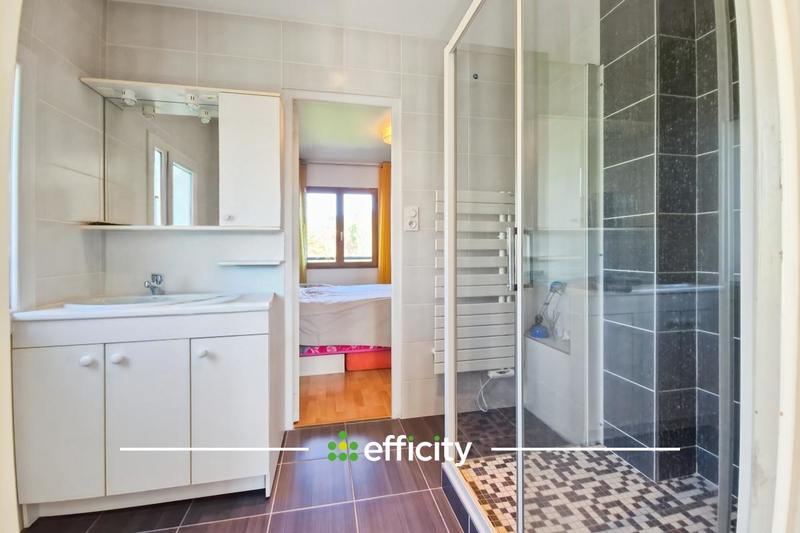 Maison - 200 m² - 6 pièces