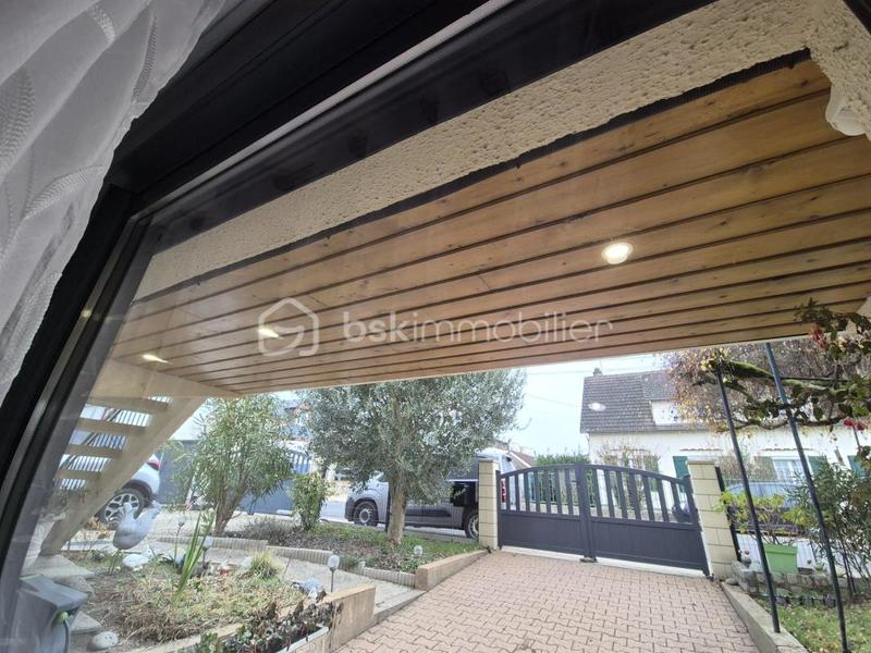 Maison traditionnelle - 111 m² - 6 pièces