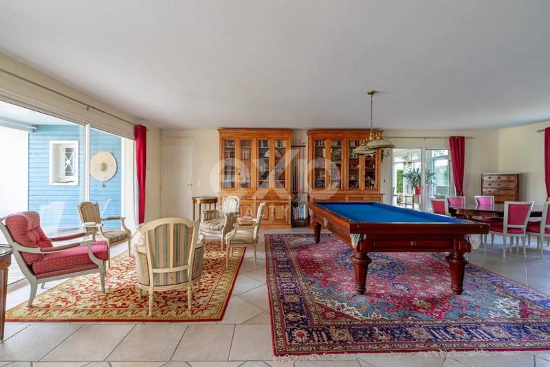 Maison - 295 m² - 12 pièces