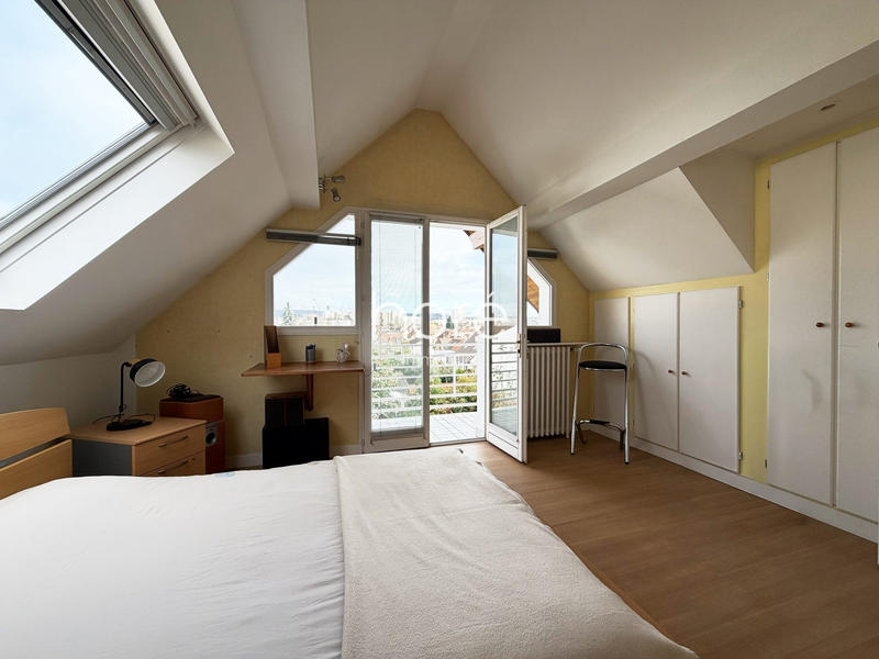 Maison - 210 m² - 8 pièces