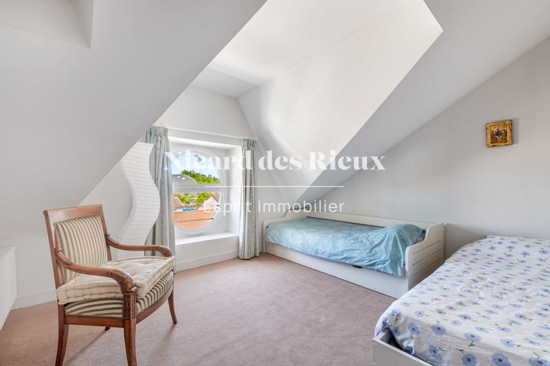 Maison - 210 m² - 8 pièces