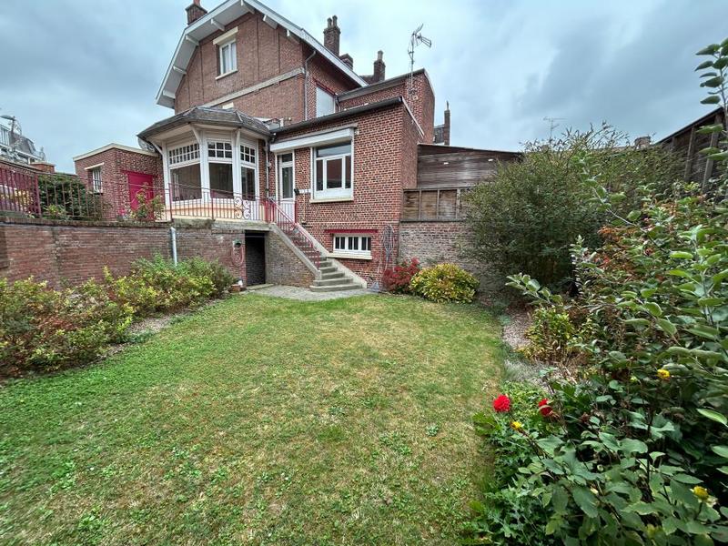 Maison - 214 m² - 7 pièces