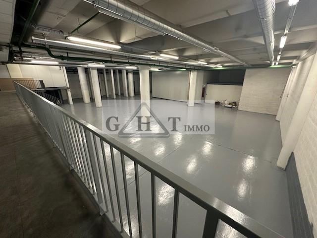 Entrepôt - 1 200 m²