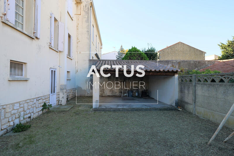 Maison - 240 m² - 9 pièces