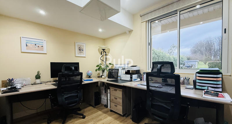 Pavillon - 215 m² - 7 pièces