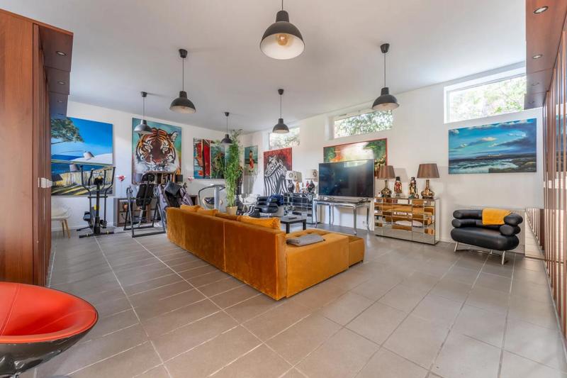 Maison - 394 m² - 5 pièces