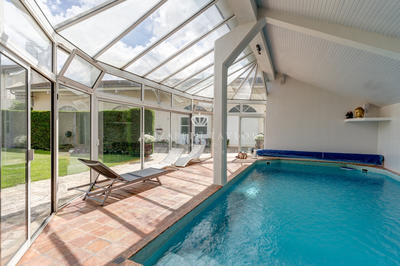 Maison - 864 m² - 14 pièces