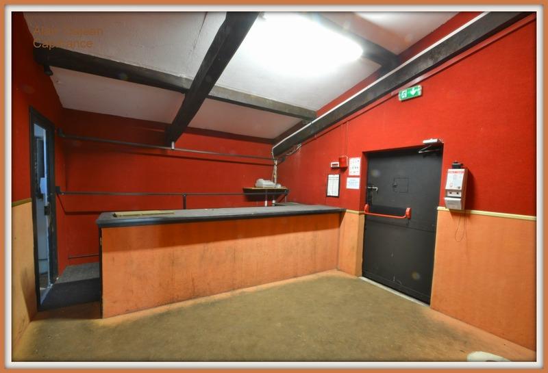 Maison - 300 m² - 1 pièce