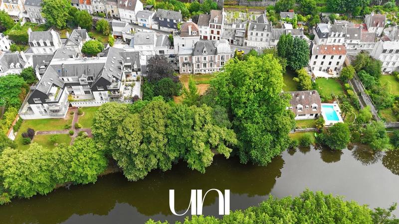 Maison - 427 m² - 14 pièces