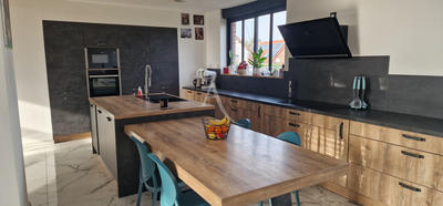 Maison - 236 m² - 8 pièces