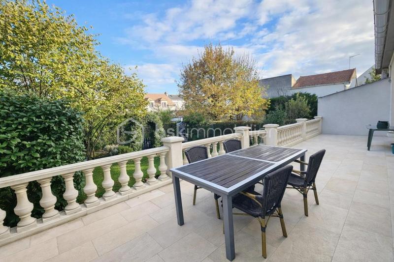 Pavillon - 162 m² - 8 pièces