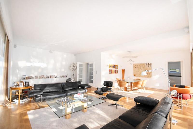 Villa - 300 m² - 6 pièces