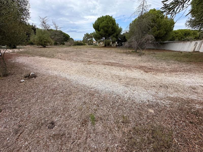 Terrain constructible - 1 690 m²