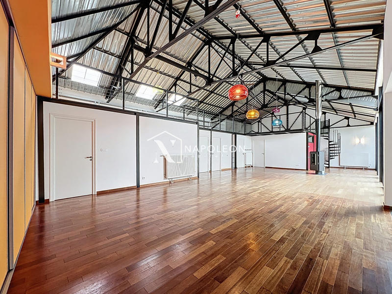 Loft - 270 m² - 6 pièces